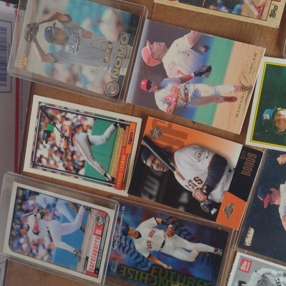 Assorted Baseball Trading Cards Set - Picture 5 of 5